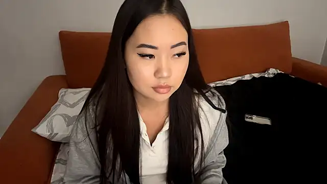 Ur neighbor Kira online show from November 2025 02:39:02 PM