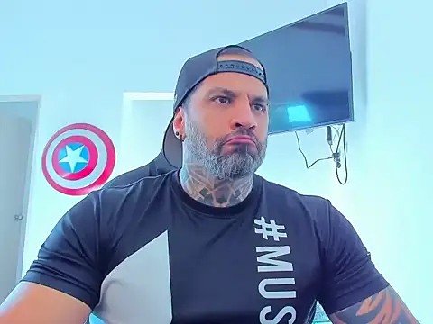 JoshRigby online show from November 2025 08:07:01 PM