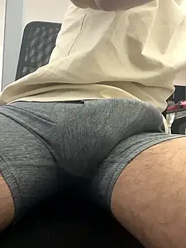 AlbertoRuiz086 online show from March 2026 06:13:02 PM