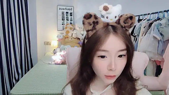 Snapshot of Gardenia-222 chatting on November 2025 08:28:02 AM Gardenia-222 online show from November 2025 08:28:02 AM