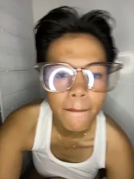 Snapshot of Obre17 chatting on March 2026 11:04:01 AM Obre17 online show from March 2026 11:04:01 AM