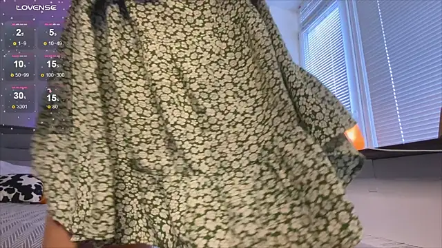 Snapshot of Sienna_Mi_ chatting on October 2025 07:32:01 AM Sienna Mi online show from October 2025 07:32:01 AM