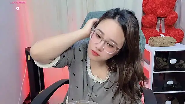 NEWONETO online show from November 2025 03:33:02 PM