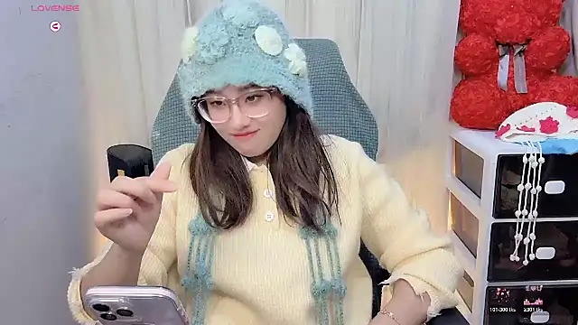 NEWONETO online show from November 2025 11:43:02 AM