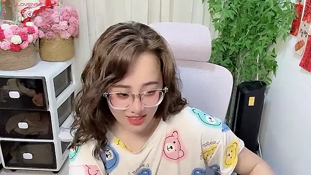 NEWONETO online show from May 2026 12:51:02 AM