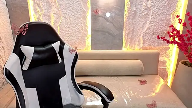 carla tp online show from October 2025 01:12:01 PM