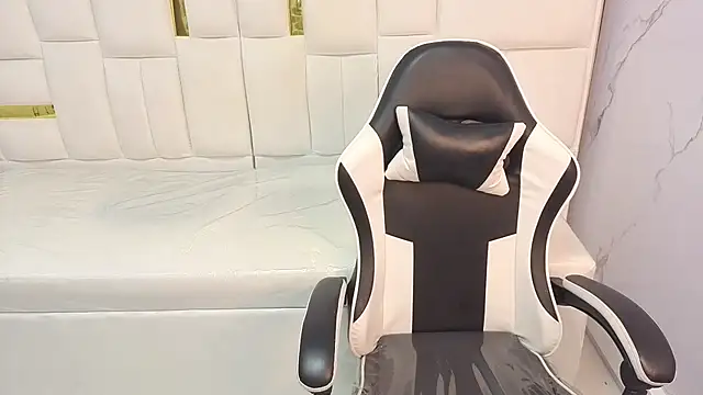 carla tp online show from November 2025 12:42:01 PM