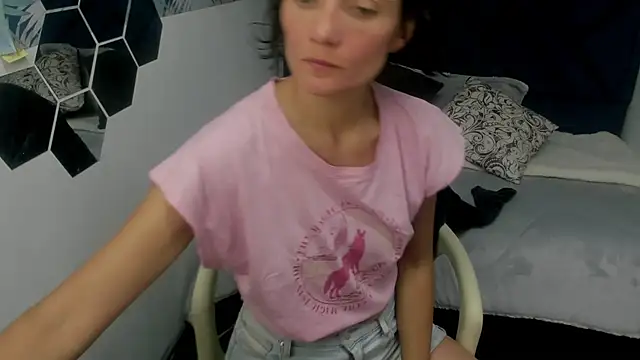 Valery More   online show from October 2025 03:07:01 PM