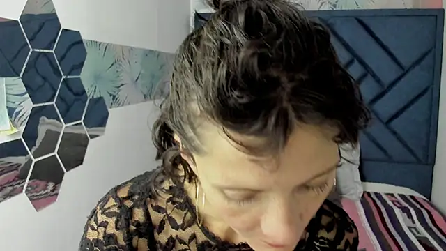 Valery More   online show from November 2025 12:16:01 PM