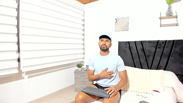 Taylormaccurdy  online show from October 2025 02:47:02 PM