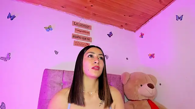 Snapshot of Lia_Roses3x chatting on May 2026 02:19:01 AM Lia Roses3x online show from May 2026 02:19:01 AM