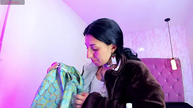 Iris  77 online show from October 2025 05:13:02 PM