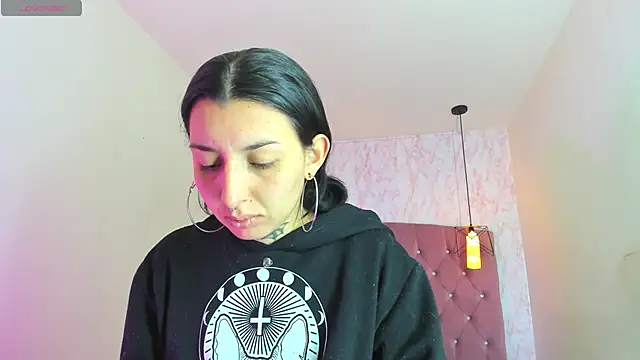 Iris  77 online show from November 2025 06:31:02 PM