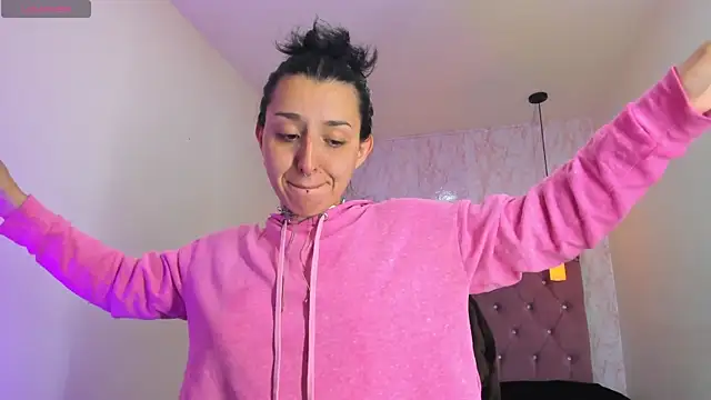 Iris  77 online show from November 2025 07:23:02 PM