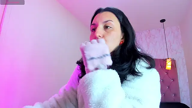 Iris  77 online show from November 2025 11:38:02 AM