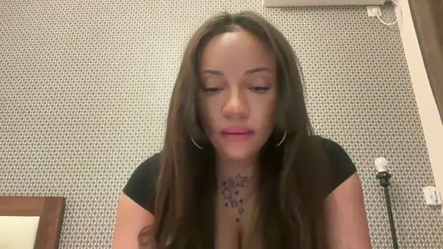 realrockybee1 online show from November 2025 11:02:01 PM