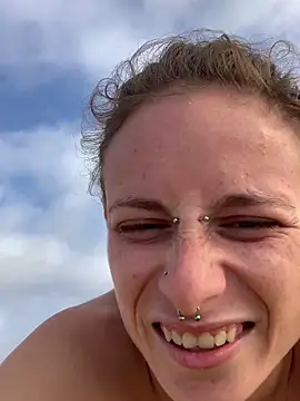 GoldenPussy1329 online show from October 2025 03:35:02 PM