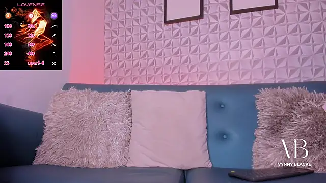 VynnyBlacke  online show from November 2025 08:10:01 PM