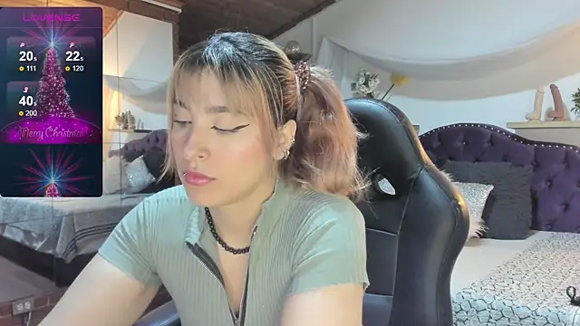 sophialyh 1 online show from December 2025 12:47:01 PM