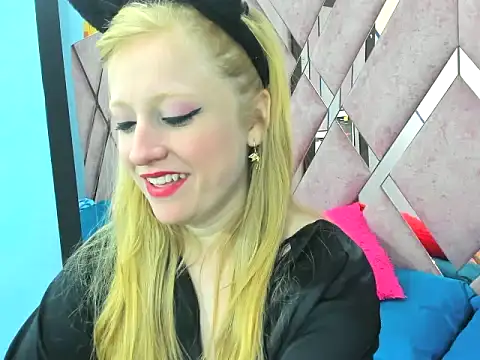 AliceCat 01 online show from October 2025 12:17:01 PM