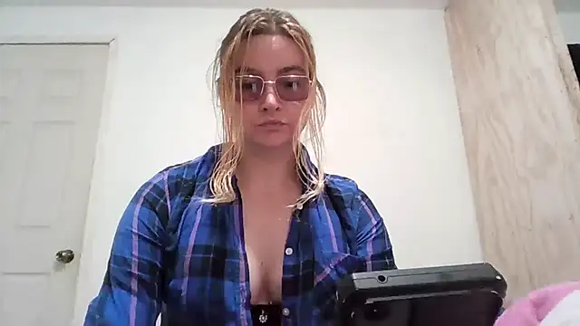 Snapshot of vagimosa chatting on October 2025 10:43:02 PM vagimosa online show from October 2025 10:43:02 PM