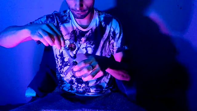 highinhtxx online show from November 2025 01:26:02 AM