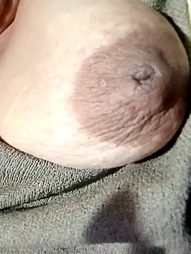 Hotmommax online show from October 2025 06:25:02 PM