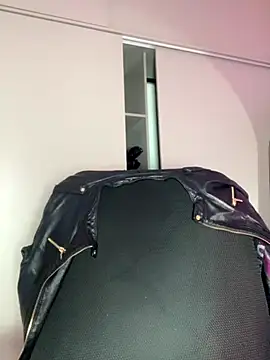 EmilyZuits online show from November 2025 08:51:01 PM