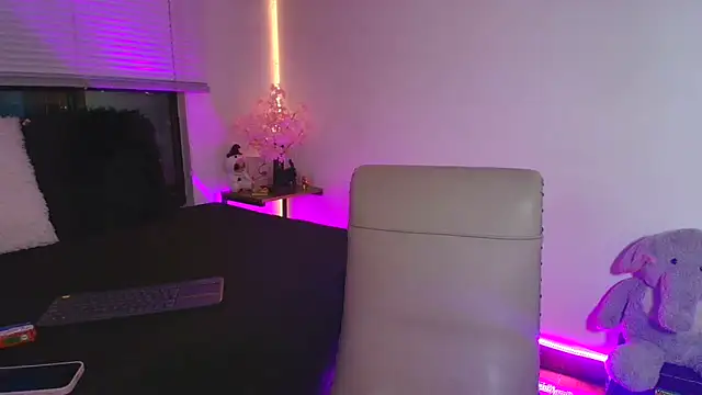 Snapshot of Sussyroxxx chatting on June 2026 02:05:01 AM Sussyroxxx online show from June 2026 02:05:01 AM