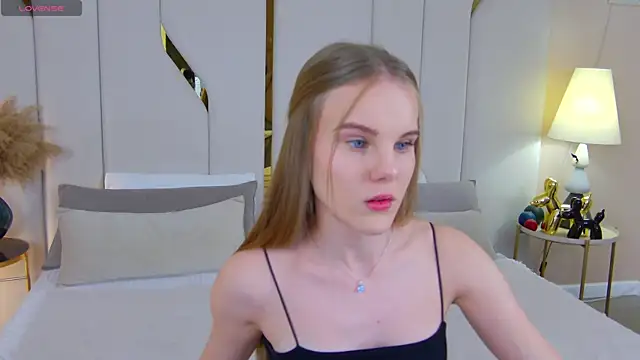 Lili Lohan online show from November 2025 05:01:02 PM