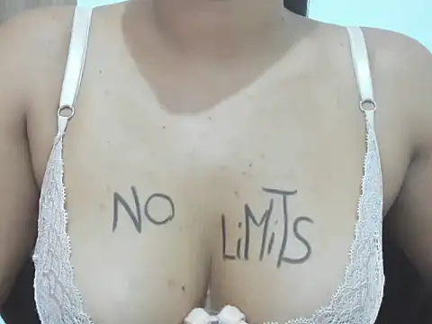 Snapshot of Valentinahot7 chatting on October 2025 03:12:01 PM Valentinahot7 online show from October 2025 03:12:01 PM