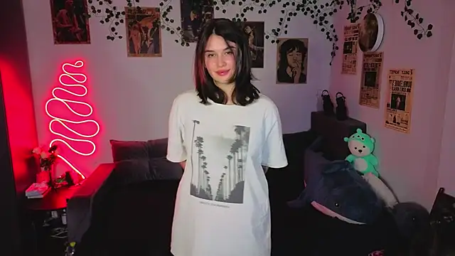 kira kick online show from October 2025 05:17:01 PM