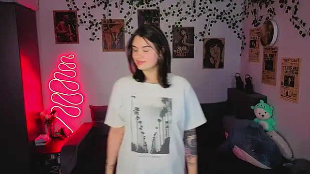 kira kick online show from October 2025 03:25:01 PM