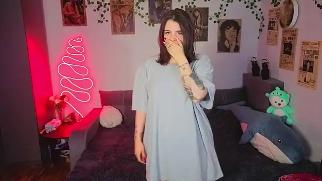 kira kick online show from October 2025 06:31:01 PM