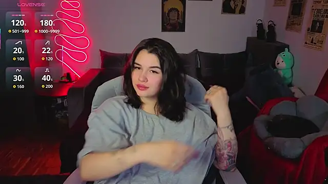 kira kick online show from November 2025 04:17:02 PM