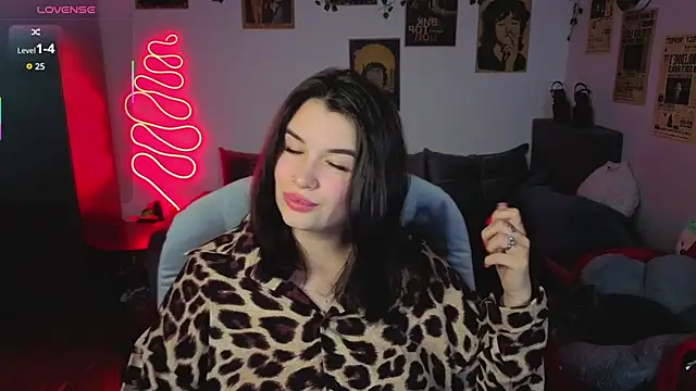 kira kick online show from November 2025 04:13:02 PM