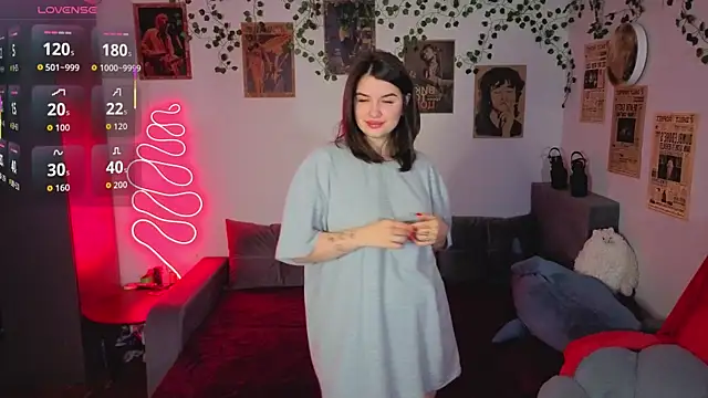 kira kick online show from November 2025 08:24:01 AM