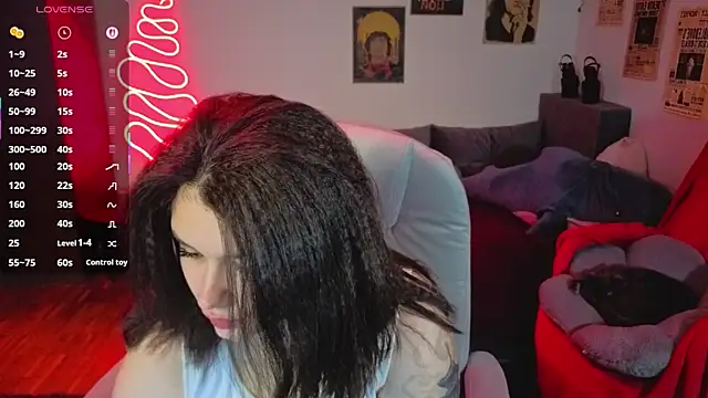 kira kick online show from December 2025 05:29:02 PM