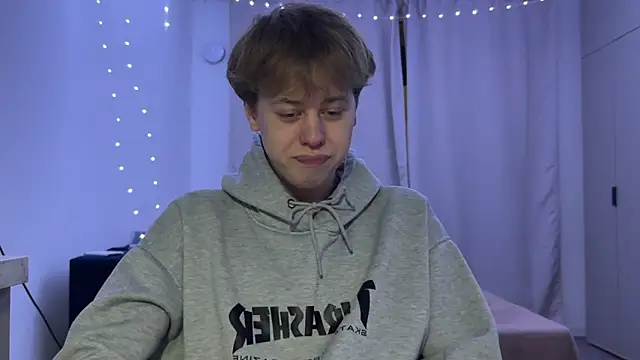  bee boy  online show from November 2025 04:18:02 PM