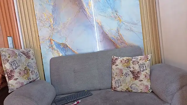 Nahomy Smiths aws online show from October 2025 10:01:01 PM