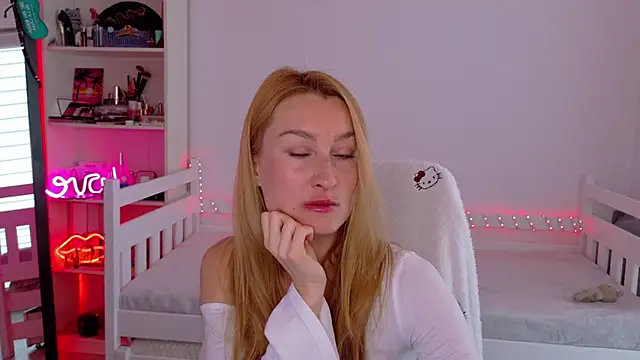 MysticRoxanne online show from January 2026 10:18:01 AM