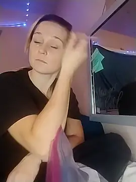 Queen2454 online show from October 2025 07:58:02 PM