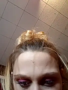 Queen2454 online show from January 2026 02:21:01 PM