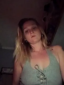 Queen2454 online show from April 2026 09:39:01 AM