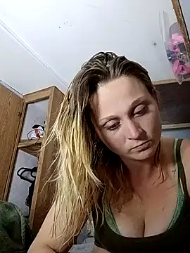 Queen2454 online show from April 2026 07:59:02 AM