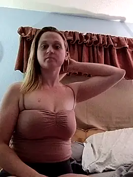 Queen2454 online show from April 2026 10:07:02 AM