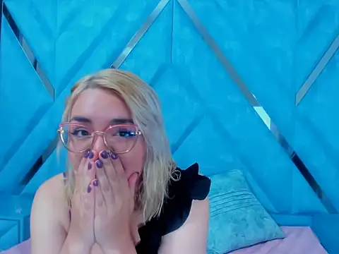 Eily Blunts online show from October 2025 01:42:02 PM