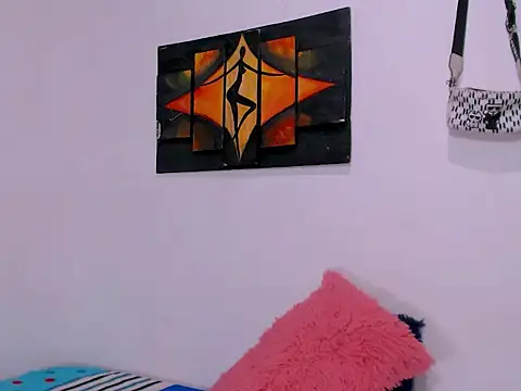 Snapshot of horny_val_ chatting on November 2025 05:18:02 AM horny val online show from November 2025 05:18:02 AM