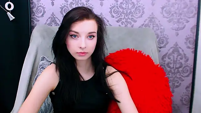 DominantLuna online show from May 2026 07:30:01 PM