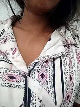 Snapshot of PEEHU-50 chatting on October 2025 01:27:02 AM PEEHU-50 online show from October 2025 01:27:02 AM